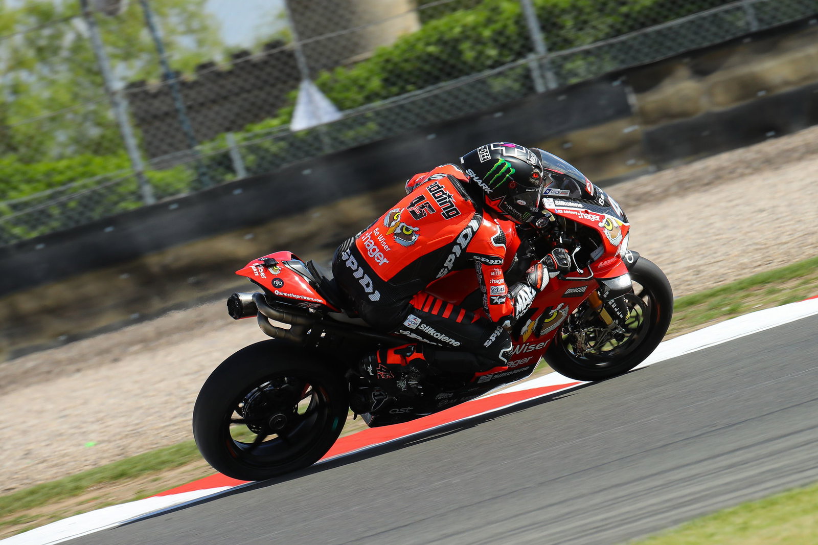 Redding scores Donington hat-trick to move into BSB lead